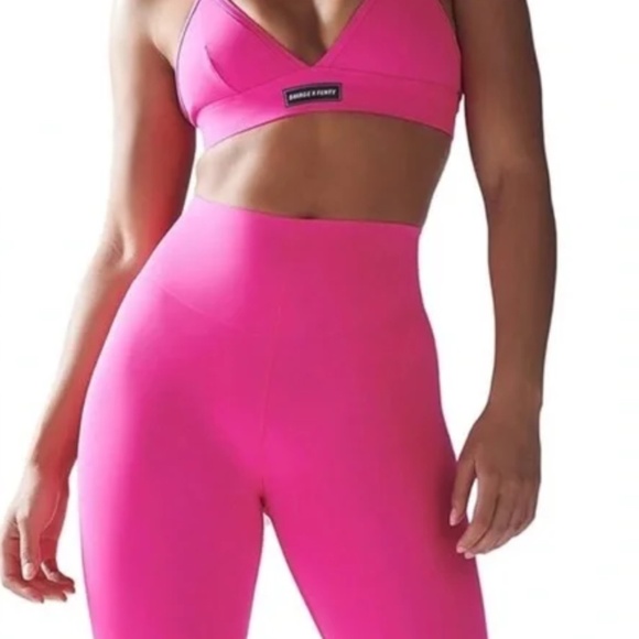 NWT Savage By FENTY HIGHLINE HighLine Sports Bra SIZE LARGE - Picture 1 of 4